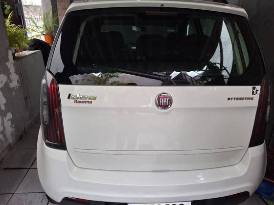 FIAT IDEA 1.4 MPI ATTRACTIVE 8V FLEX 4P MANUAL FIAT IDEA 1.4 MPI ATTRACTIVE 8V FLEX 4P MANUAL